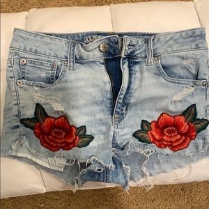 Denim Shorts with embroidered rose